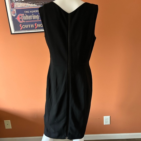 CLASSIQUES ENTIER black and gold sleeveless cocktail dress - Picture 8 of 9